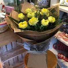 Elegant Yellow Rose Arrangement